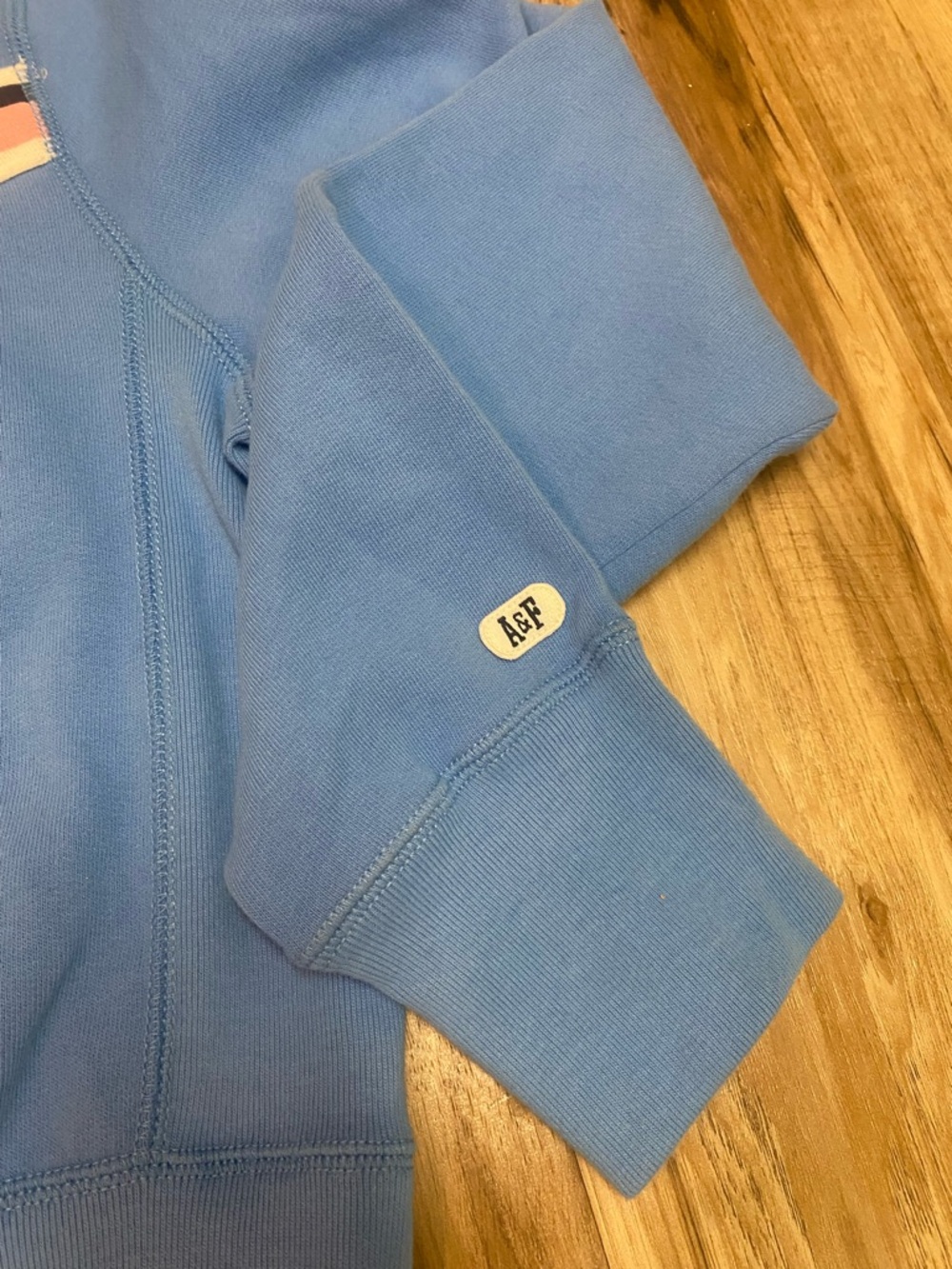 ABERCROMBIE & FITCH NWT CHEVRON STRIPE RETRO SWEATHIRT CREWNECK BLUE SZ LARGE - Picture 3 of 12